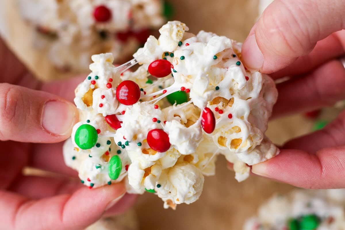 Easy Christmas Popcorn: Perfect for Holiday Parties & Gifting